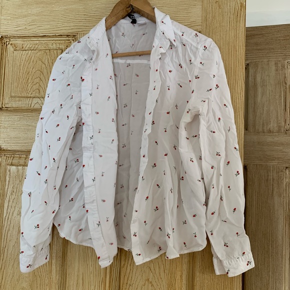 White blouse with roses - Picture 3 of 5